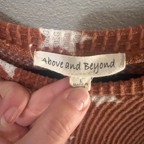 Top - Picture 2 of 4